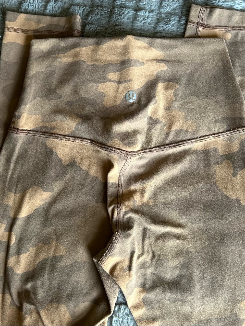 Lululemon High-Rise Camo Leggings - Tan/Olive